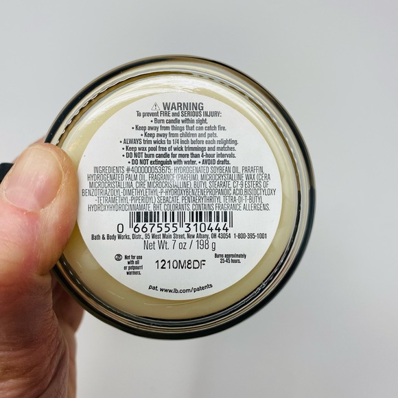 NWT Bath & Body Works Merry Cookie Single Wick Candle 40 hour burn time - Picture 2 of 11